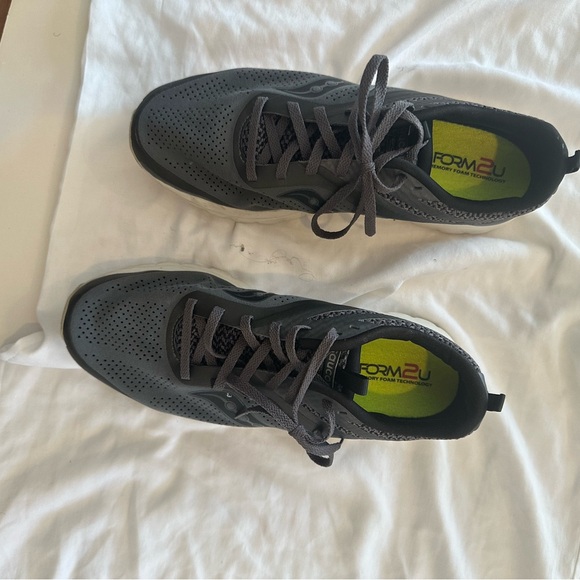 Brook’s running shoes - men’s lightly used - size 10 - Picture 10 of 10